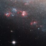 Explora la fascinante conexión entre galaxias enanas y la grandeza cósmica